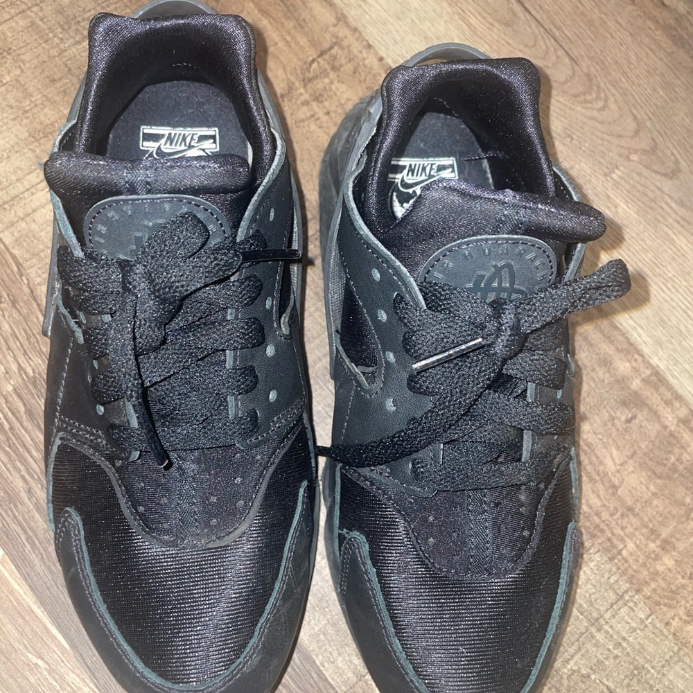 Nike Black Sneakers